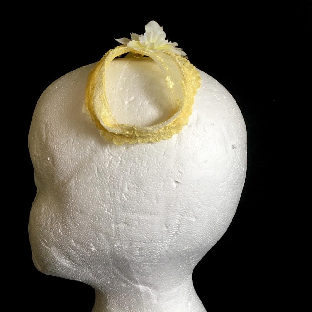 Yellow Lace Fascinator Inspired By Mrs Maisel - Picture 5 of 8